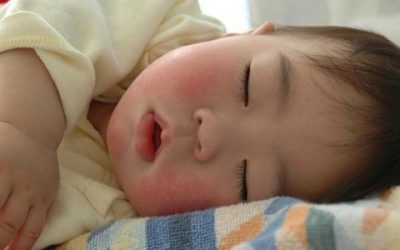 طريقة النوم الصحيحة للطفل