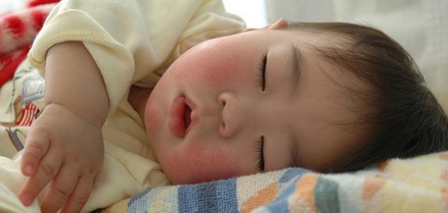 طريقة النوم الصحيحة للطفل