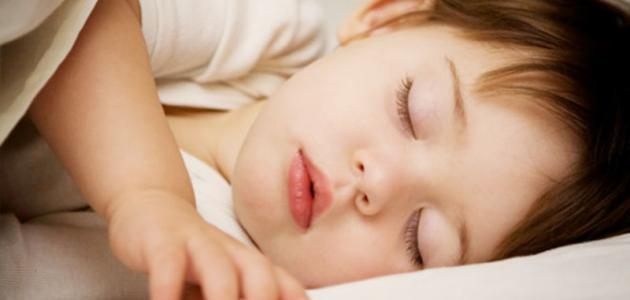 طريقة تنظيم نوم الطفل الرضيع
