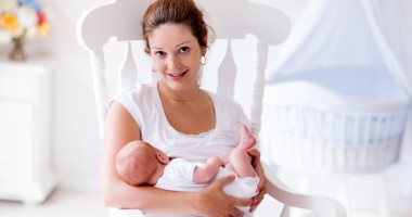 دراسة علمية حديثة: الرضاعة الطبيعية تحمل الأطفال من “الأكزيما”