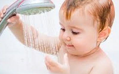 التصرف الصحيح لحمام الطفل حديث الولادة في الجو البارد