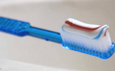 10 استخدامات “خاصة” لمعجون الأسنان في علاج البشرة