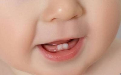 الى الآباء والامهات… احتفظوا باسنان الحليب لأطفالكم بعد سقوطها!