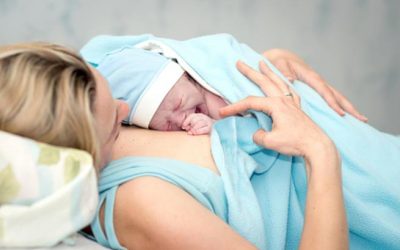 لماذا ينكمش الثدي بعد الولادة؟